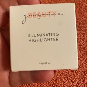 New Jasmine Beauty illuminating highlighter in the shade Jazzy